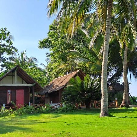 Bungalow Karimunjawa Exteriör bild