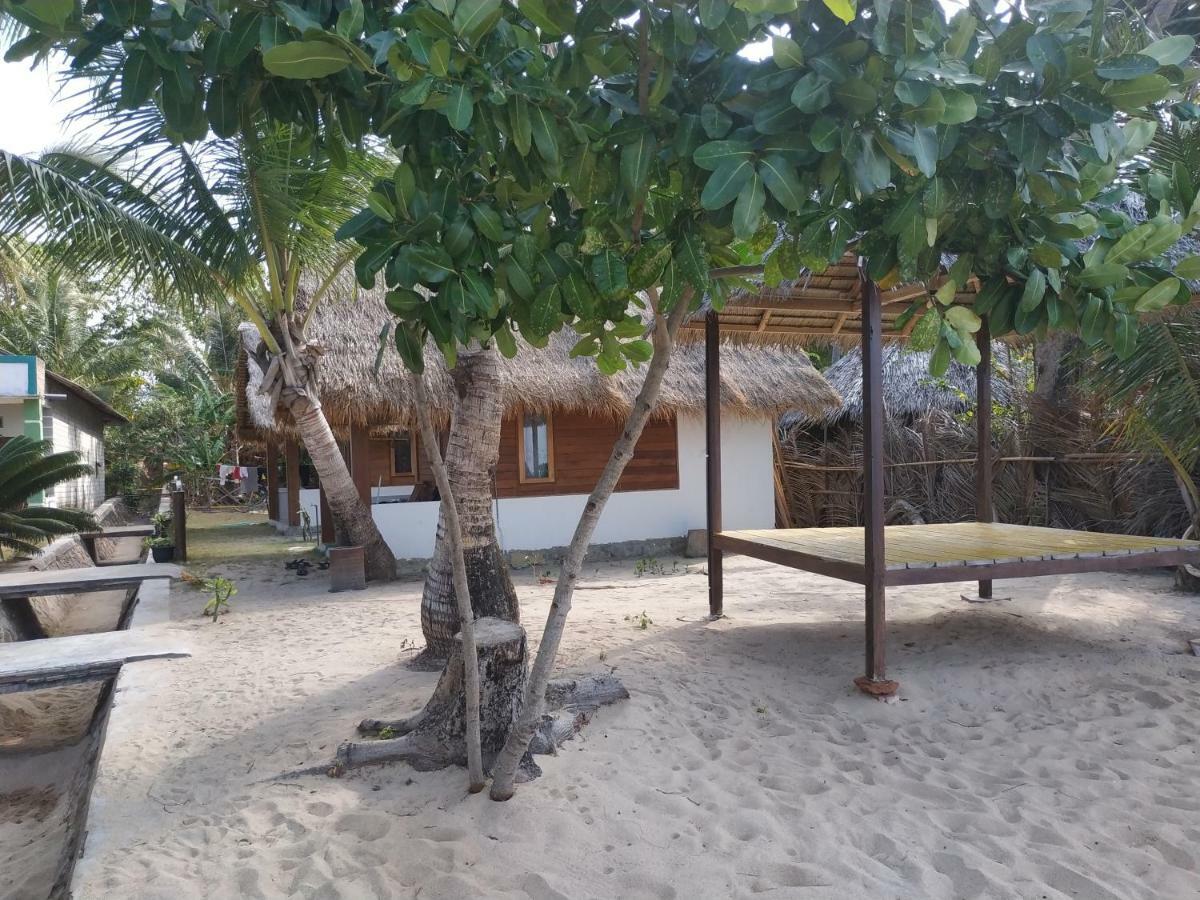 Bungalow Karimunjawa Exteriör bild